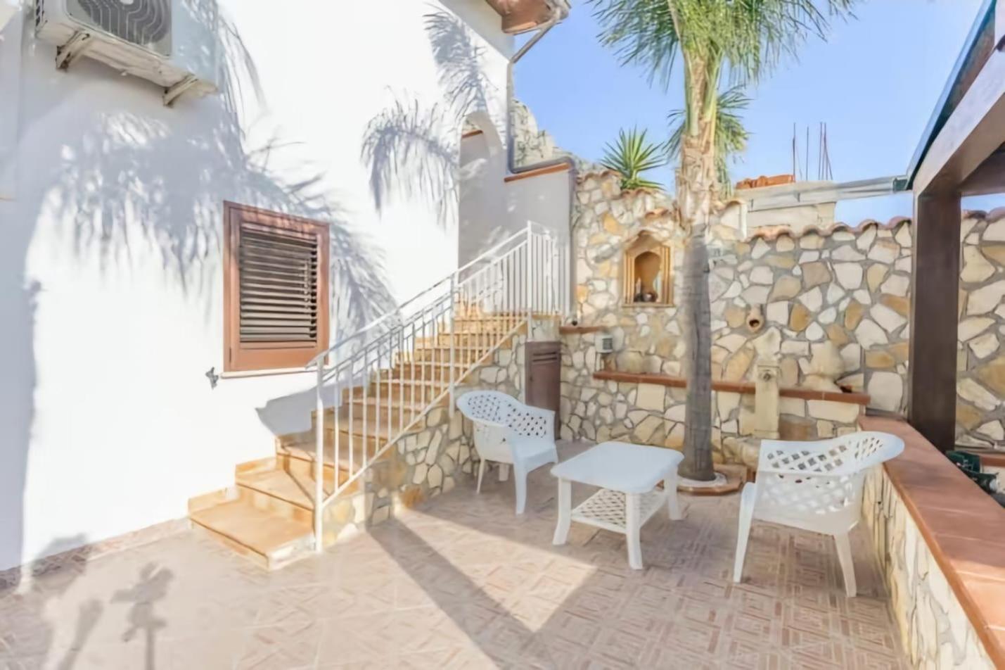 Villa Antonio Чинизи Екстериор снимка